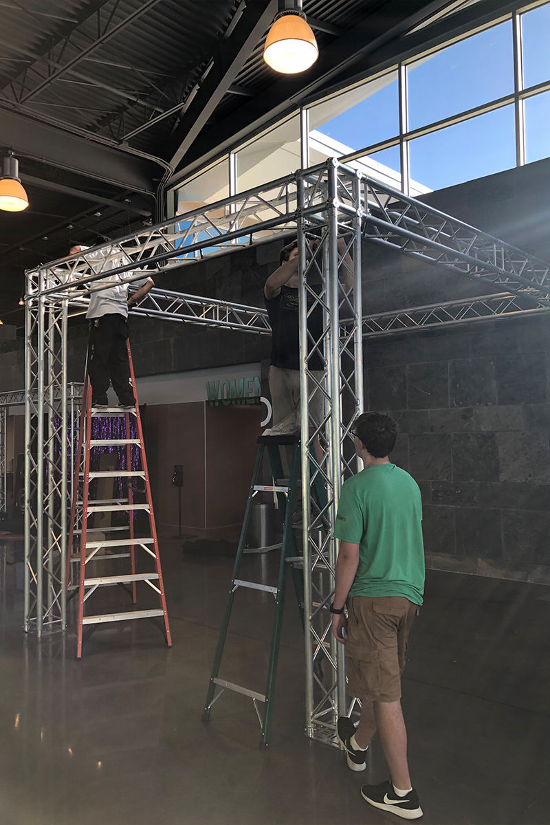 tradeshow truss set up in phoenix cube 10 x 10 ft